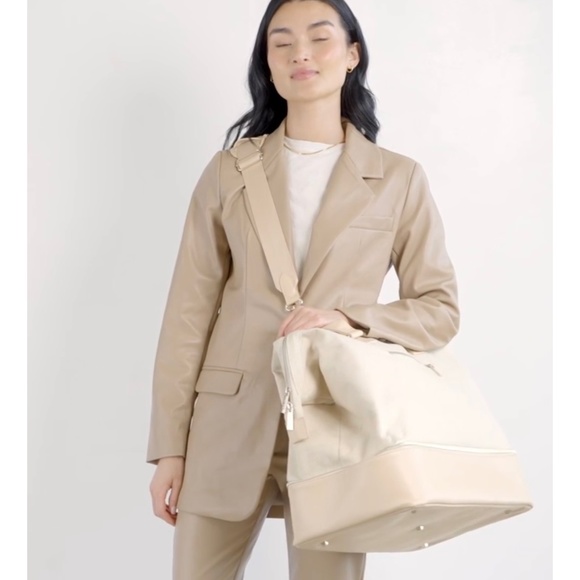 BEIS Handbags - Beis Weekender in beige